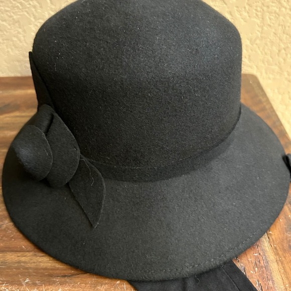 Vintage Parkhurst Wool Felt Hat with Sculpted Floral Detail & Ties - Picture 3 of 7